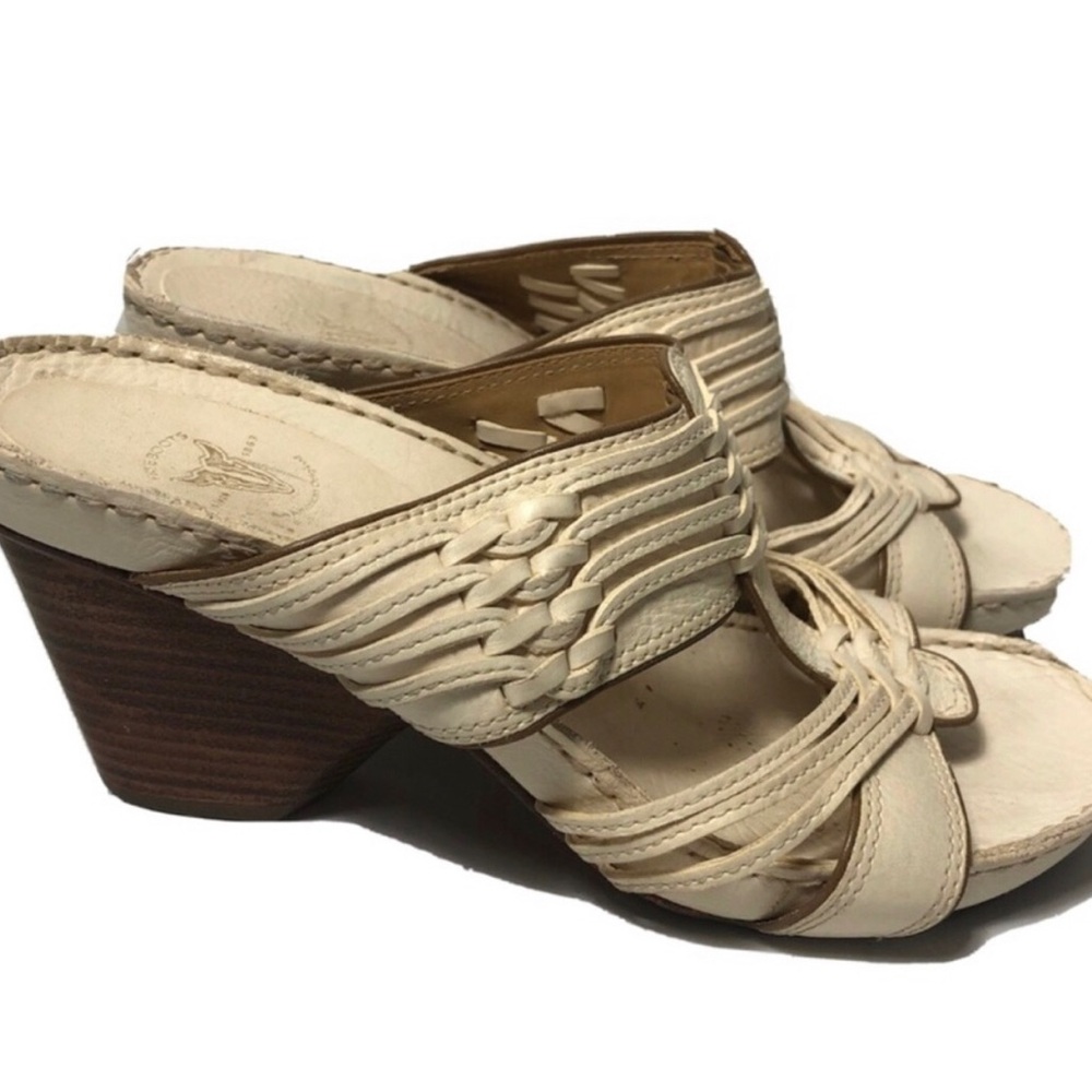 Frye leather cream heeled sandals. Size 8.